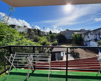 Sleepy Station Hostel - Karon - Balcony
