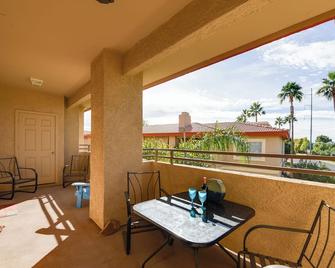 14 Mi to Dtwn Phoenix Condo with Balcony and Spa! - Phoenix