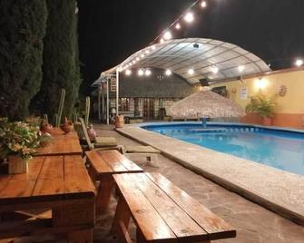 Hotel La Estancia - Río Verde - Zwembad