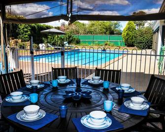 The Arches -Ultimate Upper Hunter Getaway- Large Entertainment Living&Relaxation - Singleton - Restaurant
