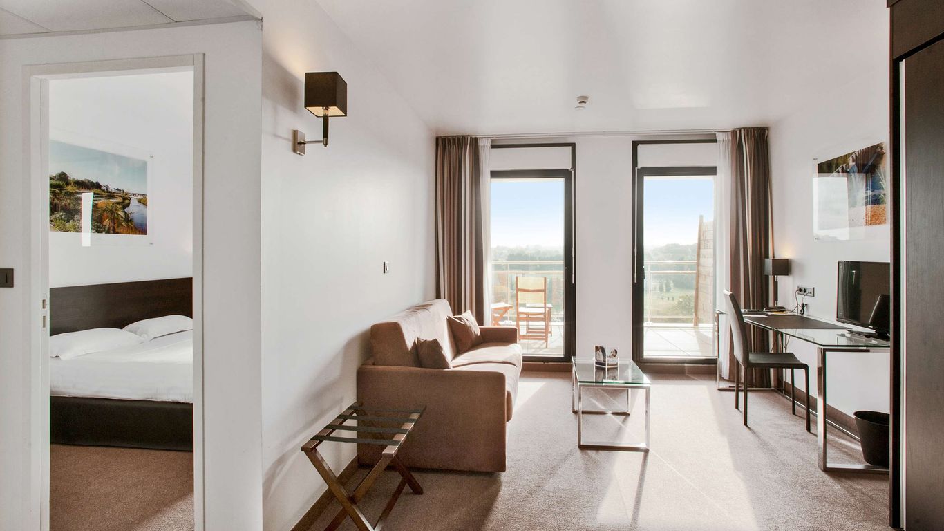 Golden Tulip Pornic Suites