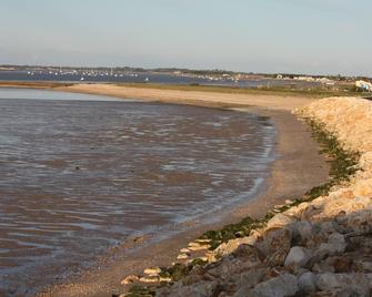 House With Garden, 500 M From The Sea, 7 People, All Comfort - Port-des-Barques - Plage