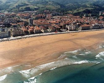 Hotel Zarauz - Zarautz - Beach
