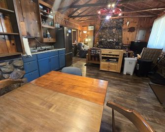 Charming 1940s Cabin on Mohawksin, Firepit, Kayaks/Canoes Incl. Close to Trails - Tomahawk - Dining room