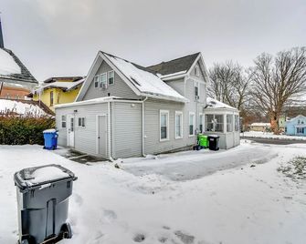 2 Mi to Dtwn Syracuse Cozy Updated Apt! - Syracuse - Building