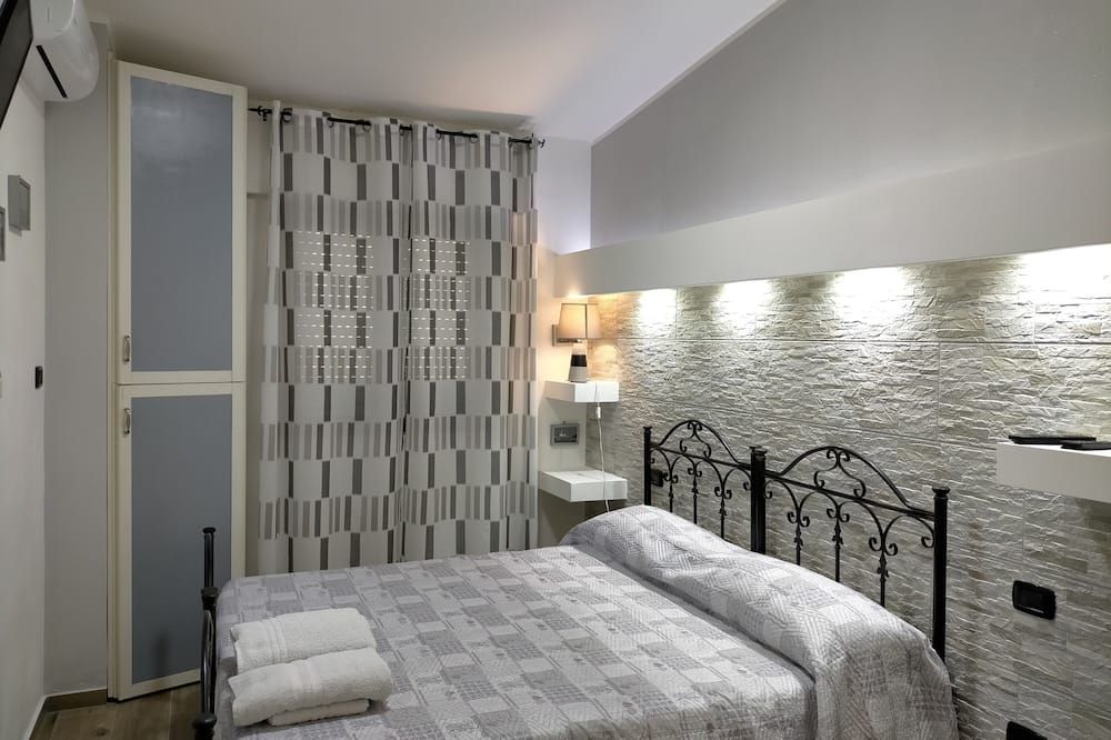 Re Mare B&B - Crotone - Schlafzimmer