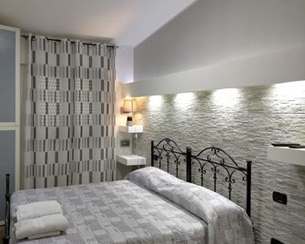 Re Mare B&B - Crotone - Schlafzimmer