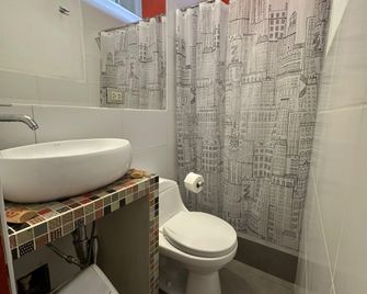 Flying Dog Hostel - Lima - Baño