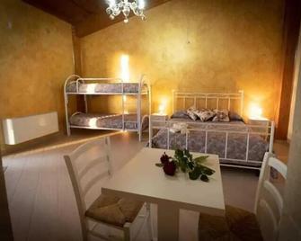 B&B Giardino Isabella - Palagiano - Schlafzimmer