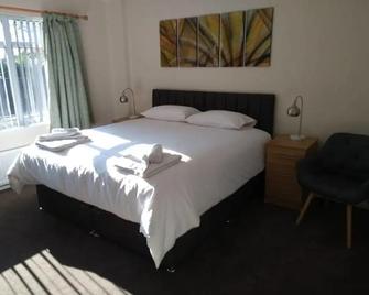 Cassia Rooms - Worksop - Bedroom