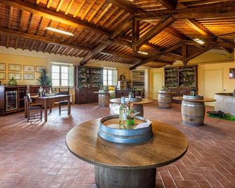 Farmhouse near Lucca. 3-room apartment with swimming pool vineyards, olive trees - Montecarlo