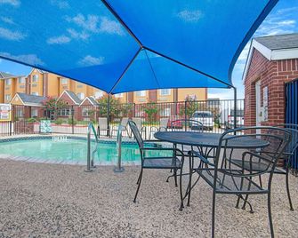 Super 8 by Wyndham San Antonio Downtown NE - San Antonio - Pool