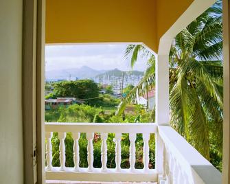 Tropical Breeze Guesthouse and Furnished Apartments - Gros Islet - Balcony