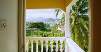 Tropical Breeze Guesthouse and Furnished Apartments - Gros Islet - Balcony