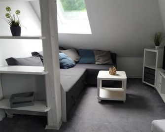 Helle 2-Zimmerwohnung am Stadtrand - Hildesheim - Stue