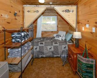 Cozy Cabin in the White Mountains of Maine - Stoneham - Habitación