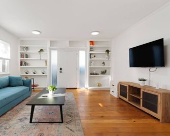 Aliza Hotel - Los Angeles - Living room