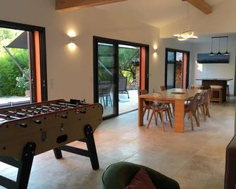 Modern villa near Cassis ! - Roquevaire - Comedor