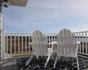 Salt Marsh Beach House - Tiverton - Balcony