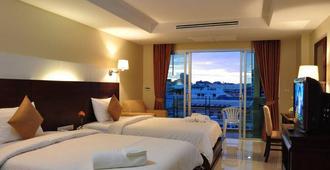 August Suites - Pattaya - Bedroom