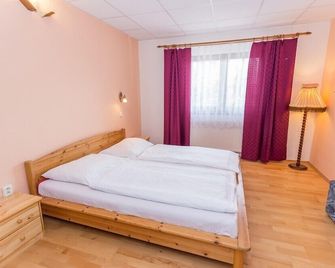 Retro Vrbovec - Znojmo - Quarto