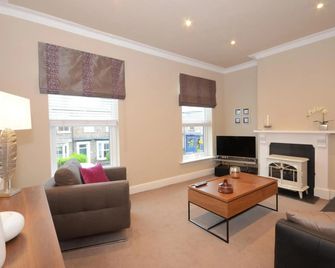 Lucy's Lodge- Most Stylish Apartment On Vibrant Bishy Road with Free Parking - York - Living room