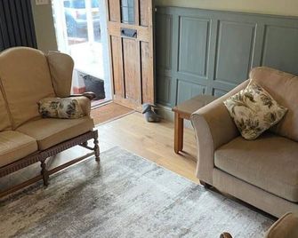 Gorgeous Listed Central 5 Cottage Abbey Views - Glastonbury - Living room