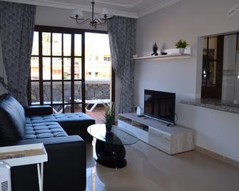 south tenerife superb ground floor apartment in beautiful complex - Arona - Obývací pokoj