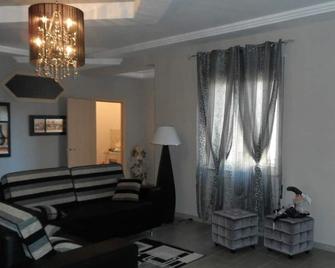 B&B Lolly - Paravati - Sala de estar