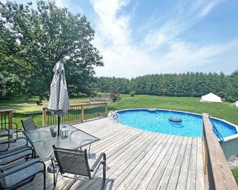 Forest Retreat - Pool - Games - Fireside Joy - Cayuga - Piscina