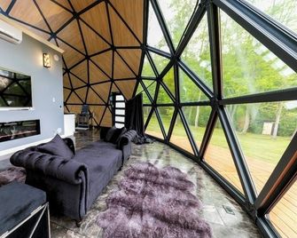 Country Domes, Take Me Home! - Beaver - Sala de estar