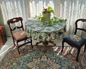 Fantastic 4bd house with ping-pong table & piano - close to state lakes. - Fremont - Dining room
