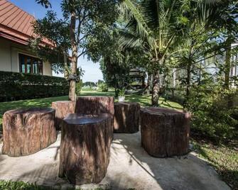 Thararin Villa - Suphan Buri - Patio