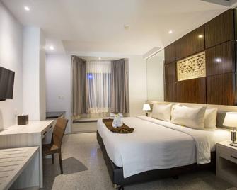 Permata Kuta Hotel by Prasanthi - Kuta - Bedroom