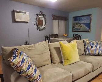 Private, Comfortable & Spacious! Near The Marina, Beaches & Downtown! Condo 302 - San Felipe - Living room