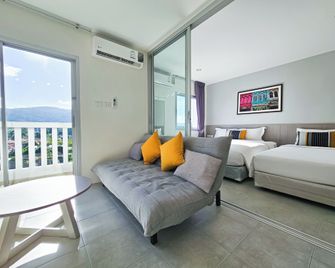 Recenta Suite Phuket Suanluang - Wichit