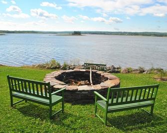 Luxury Home With Guest House On Acadian Island Estate - Bayfield - Building