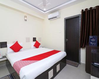 OYO Flagship 19770 Hotel Yatrik Inn - Raipur - Slaapkamer