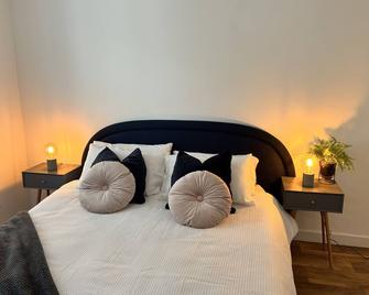 Immaculate apartment suitable for workers and family - Dewsbury - Bedroom
