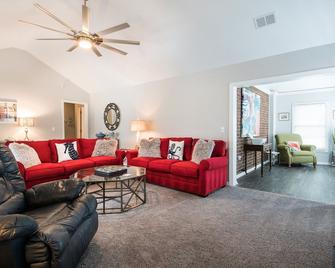 We love pets! 6ft fenced in backyard and pet amenities. - Hanahan - Salon