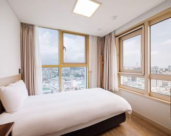 كيني ستاي جيجو سيوجويبو-هوتل كيني - سيوغويبو - غرفة نوم