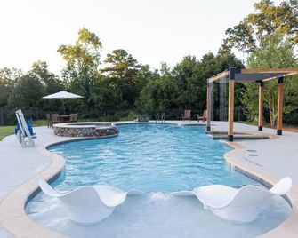 The Floret Cottage - Tyler - Pool