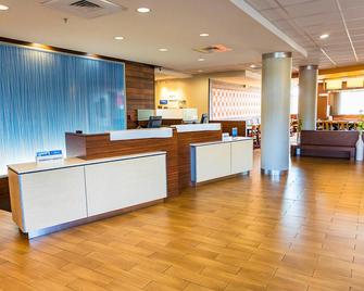Fairfield Inn & Suites by Marriott Athens I-65 - Athens - Front desk