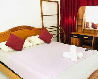 Riverside Hotel - Seeduwa - Bedroom