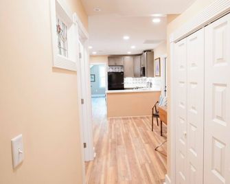 New Apartment in Victorian House. Light filled space with full sized kitchen. - Tifton - Aula