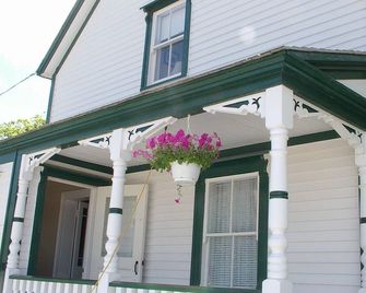 Remodeled Heritage Home in centre of town w/firepit - Bonavista - Bâtiment