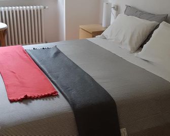 Casa Vacanze Le Violette - Brunate - Habitació