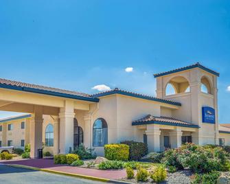 Baymont by Wyndham Tehachapi - Tehachapi - Building