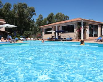 Marina Manna Hotel and Club Village - Valledoria - Zwembad