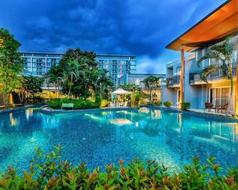 Paeva Luxury Serviced Residence Sha by Zuzu - Bangkok - Pool